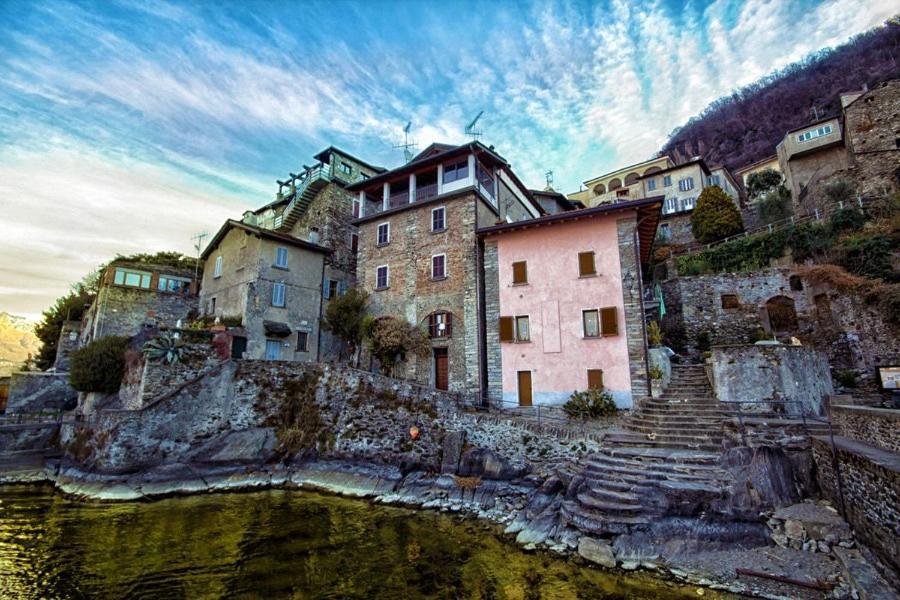 Lilli - Casa Sul Lago デルヴィオ エクステリア 写真